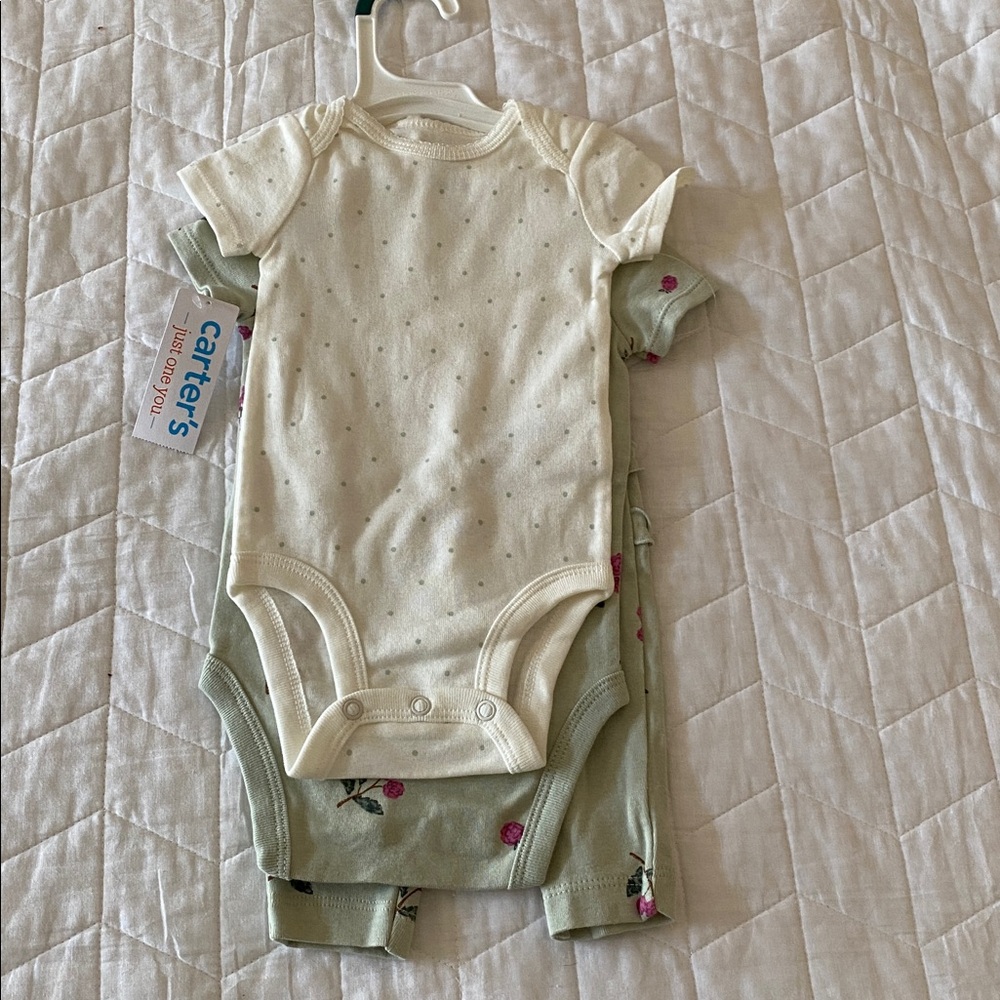 Carter’s 3-piece Bundle - Picture 3 of 4